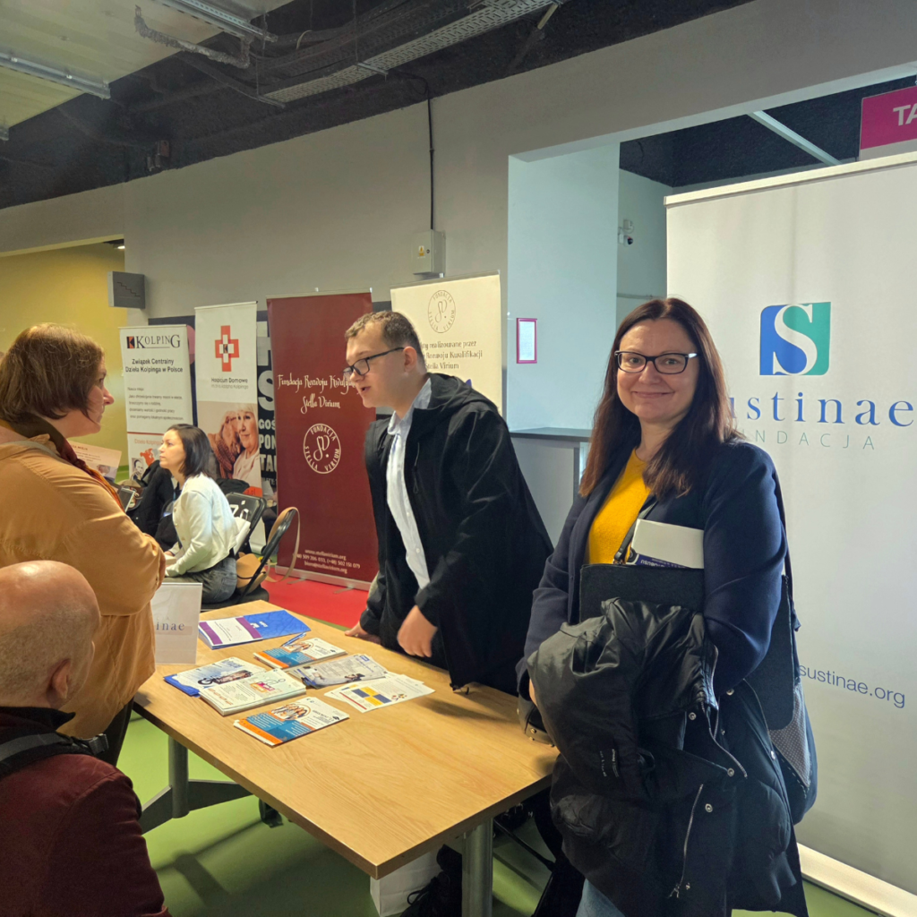 Reprezentanci fundacji przy stoisku